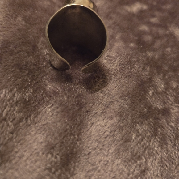 Ring - Picture 2 of 5